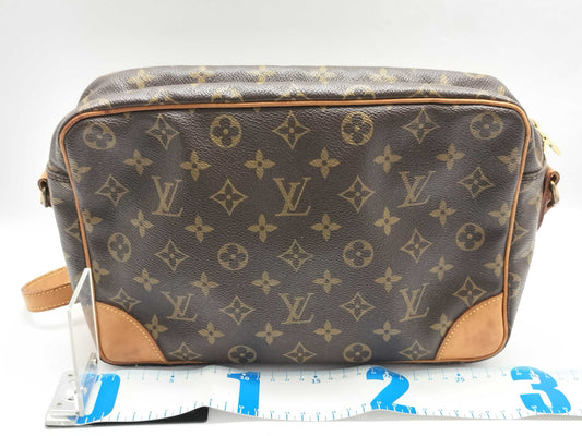 LOUIS VUITTON LOUIS VUITTON Monogram LOUISVUITTON Louis Vuitton Trocadero 27 Shoulder Bag