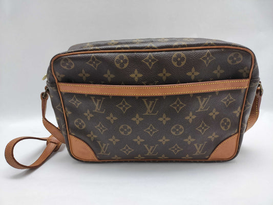 LOUIS VUITTON LOUIS VUITTON Monogram LOUISVUITTON Louis Vuitton Trocadero 27 Shoulder Bag