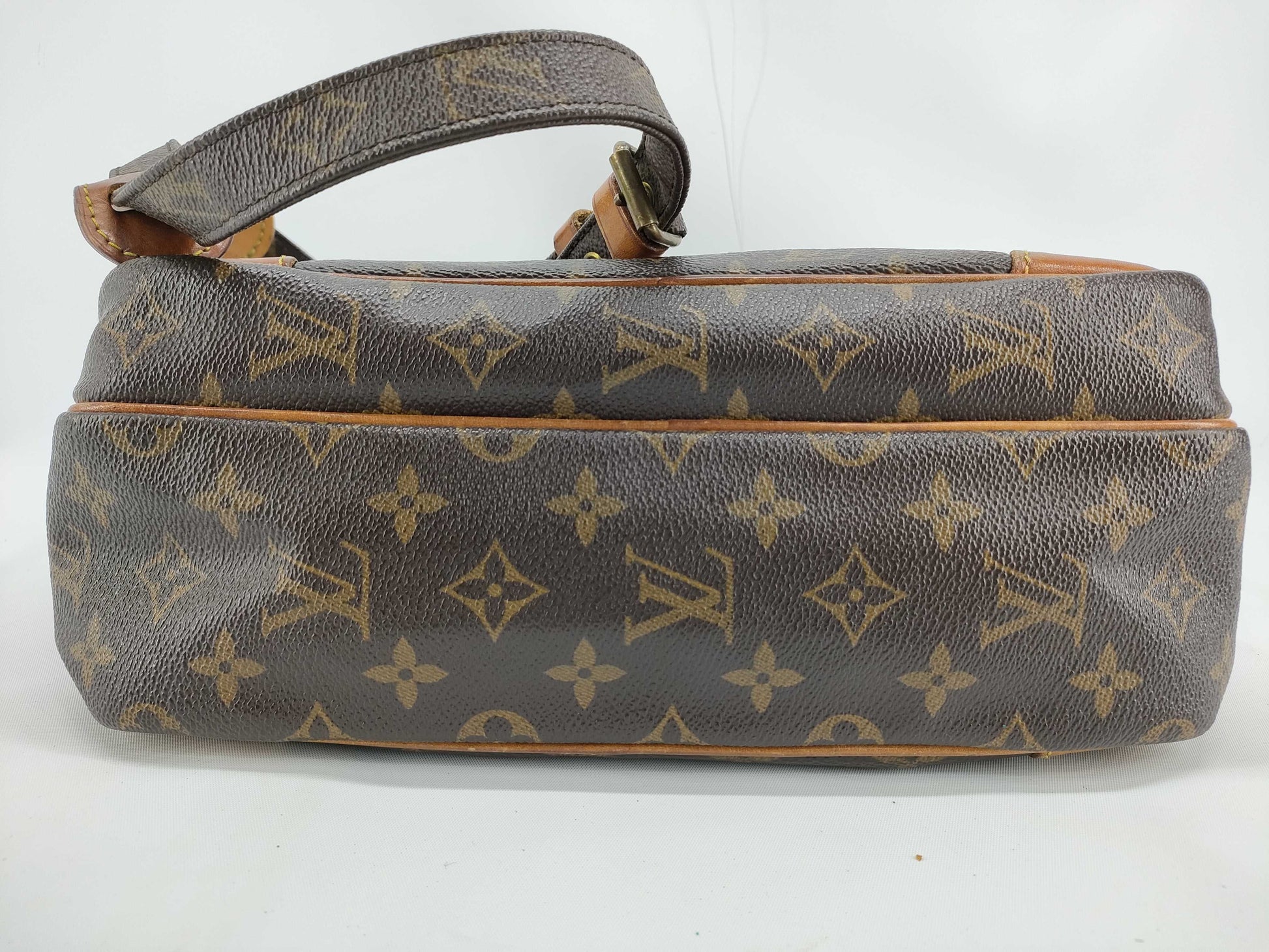 LOUIS VUITTON Monogram Bag Louis Vuitton Shoulder Bag