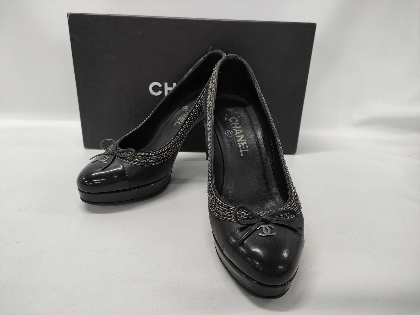 CHANEL Chanel Black Size 37.5 Pumps