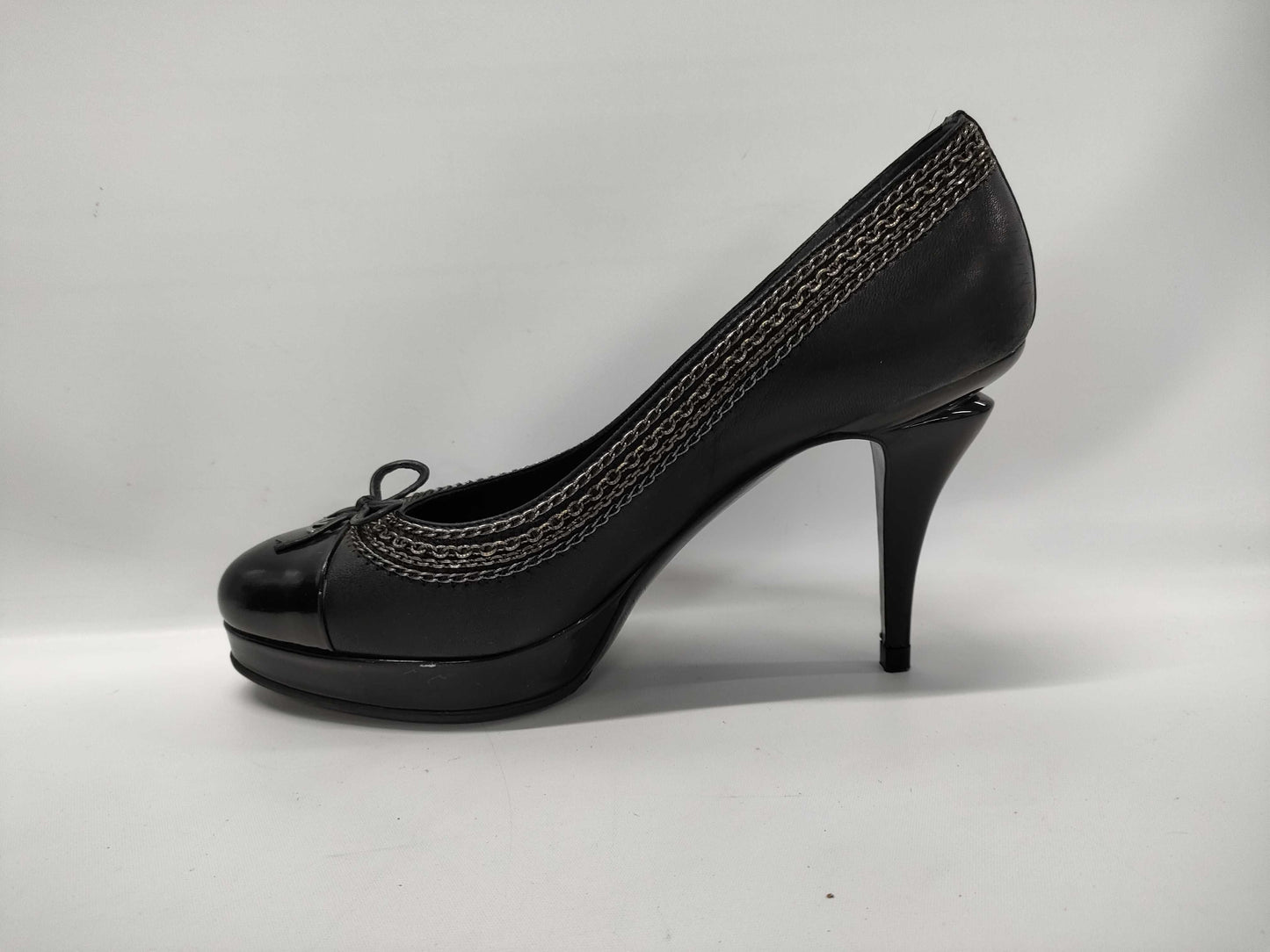 CHANEL Chanel Black Size 37.5 Pumps