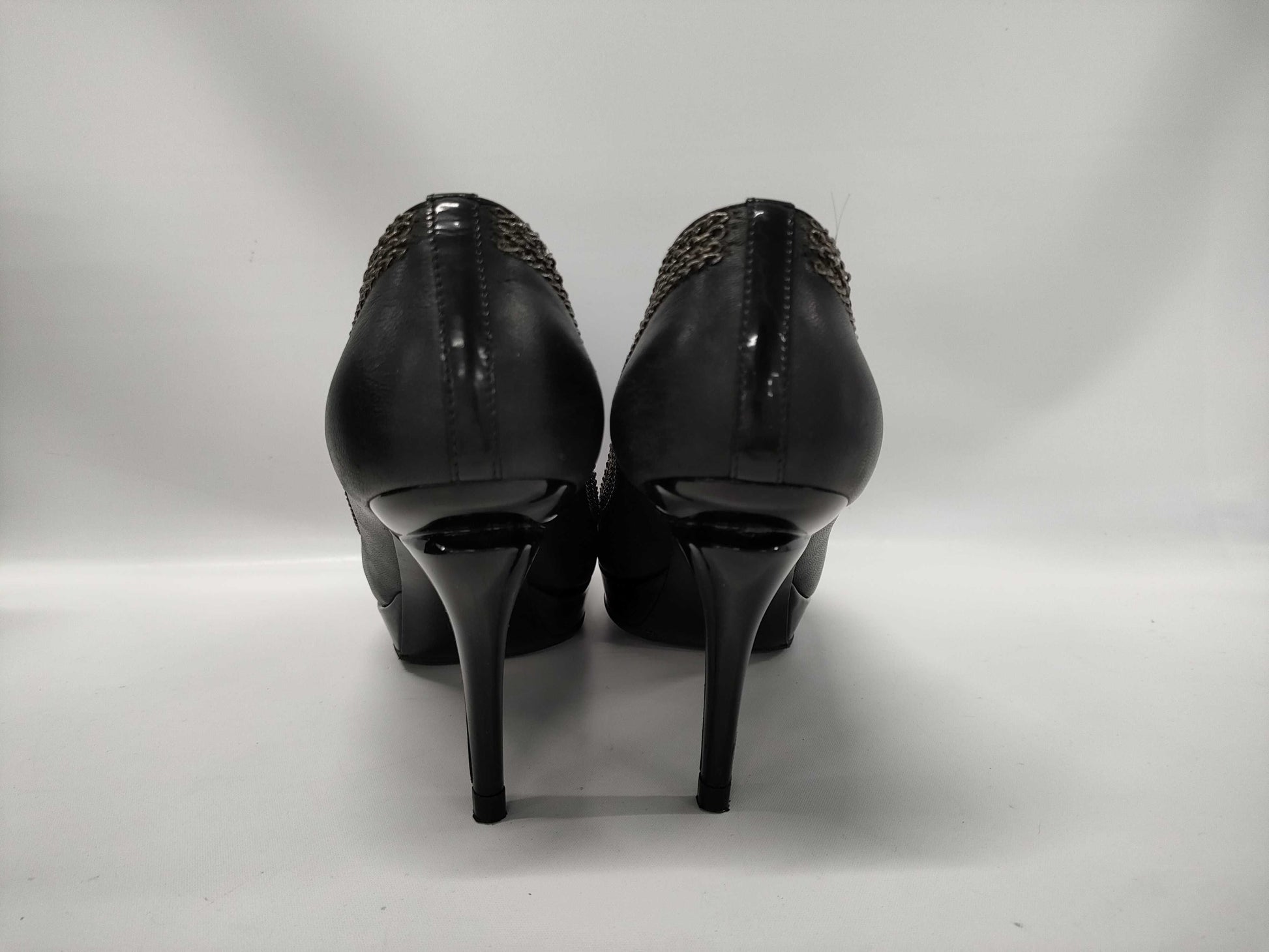 CHANEL Chanel Black Size 37.5 Pumps