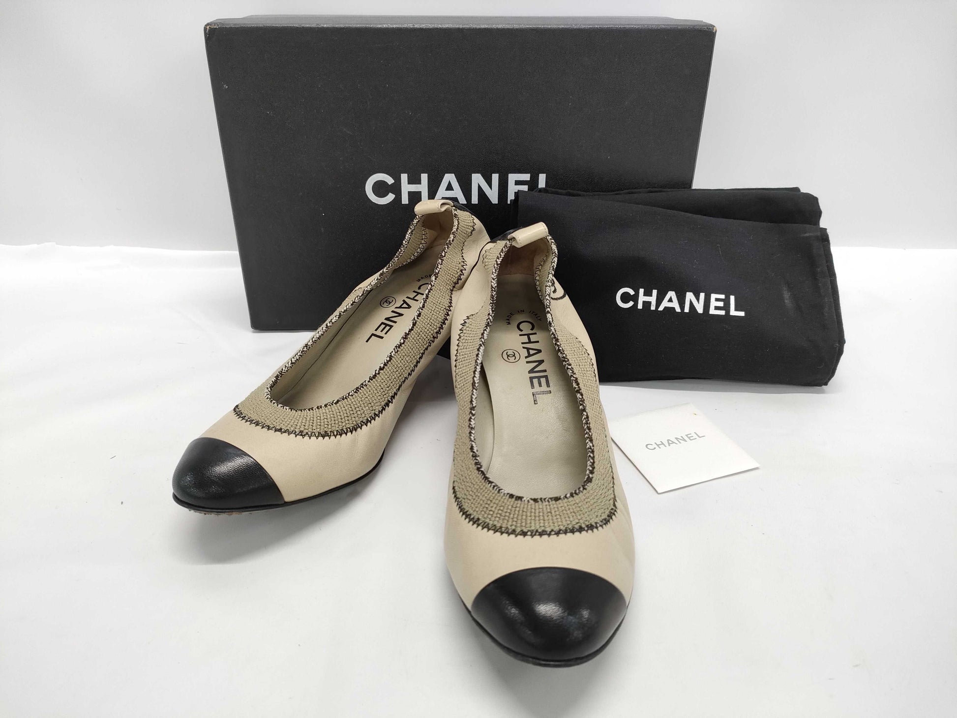 CHANEL Chanel white pumps size 37.5