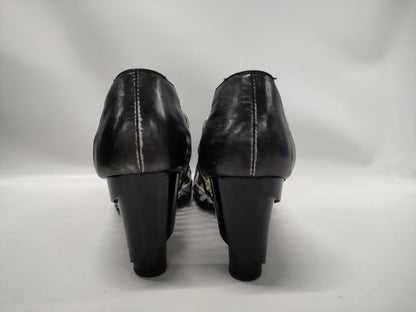 CHANEL Silver and Black Pumps, Size 37.5