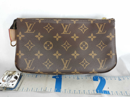 LOUIS VUITTON LOUIS VUITTON Monogram Pochette Accessoires Pouch