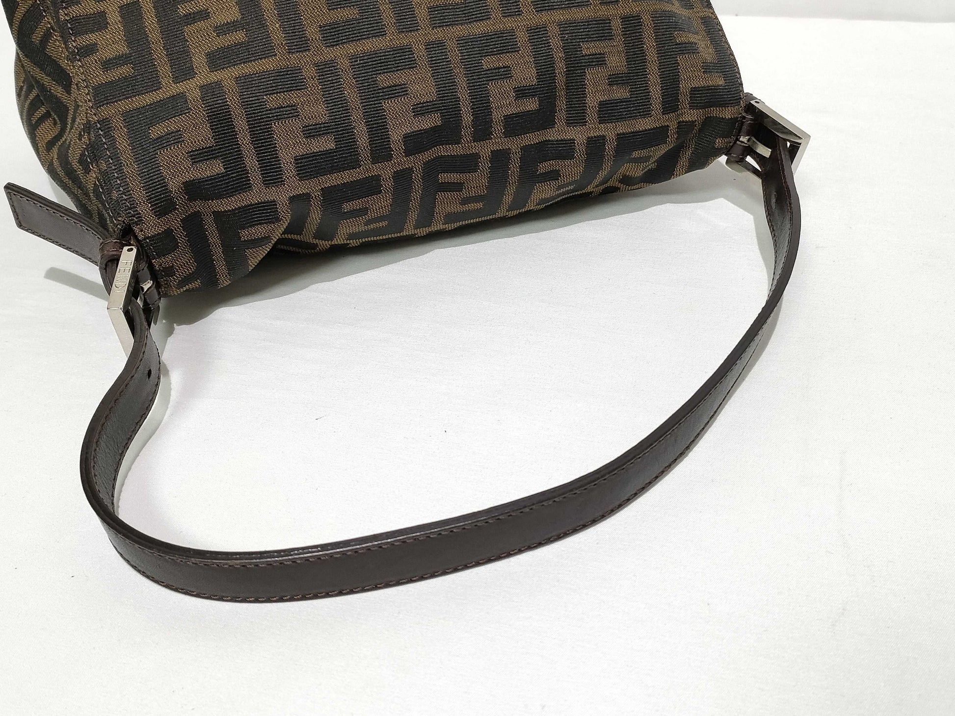 FENDI Zucca pattern FENDI Mamma Bucket Zucca brown shoulder bag with crease strap