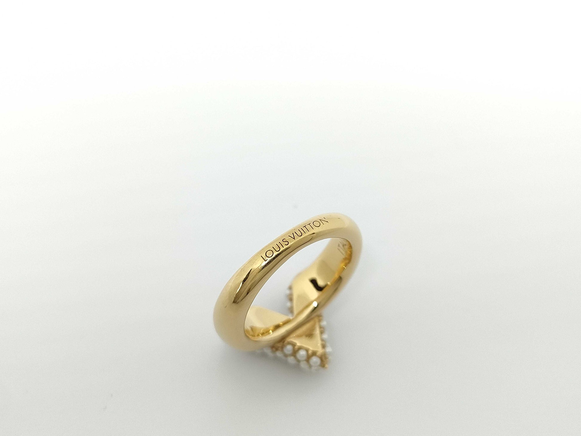LOUIS VUITTON LV Berg Essential V Ring M68363 VA0129 Size S
