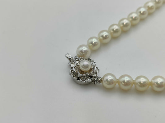 Semi-round pearl necklace, diameter approximately 6.9mm-7.4mm, sterling silver, 38.9g .
