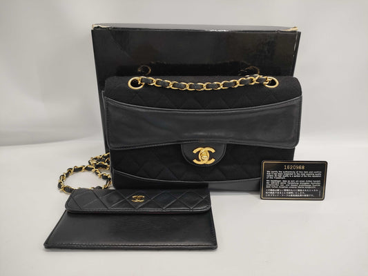 CHANEL Matelasse Shoulder Bag with Pouch