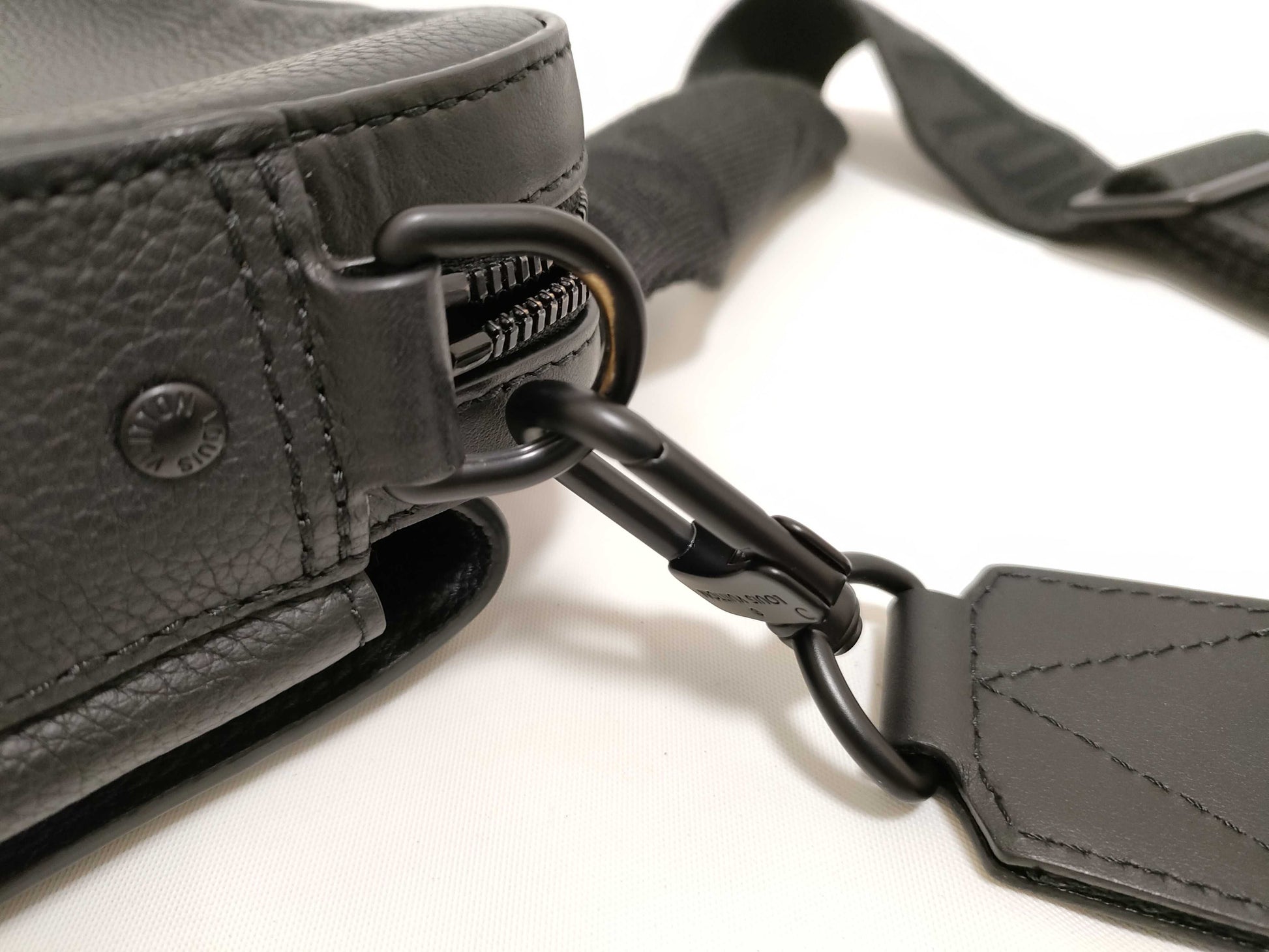 LOUIS VUITTON LV Aerogram Fastline Messenger Bag M22482 Black RFID Enabled Shoulder Bag