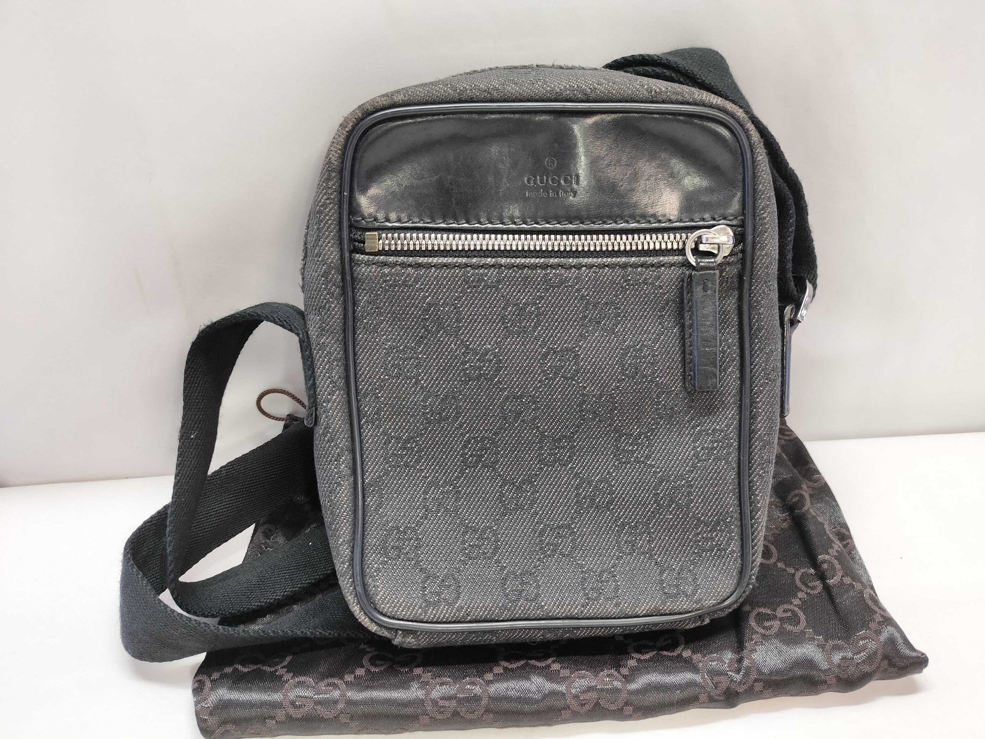 GUCCI GG Canvas Shoulder Bag