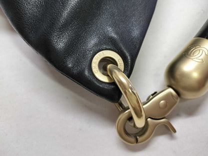 CHANEL shoulder bag