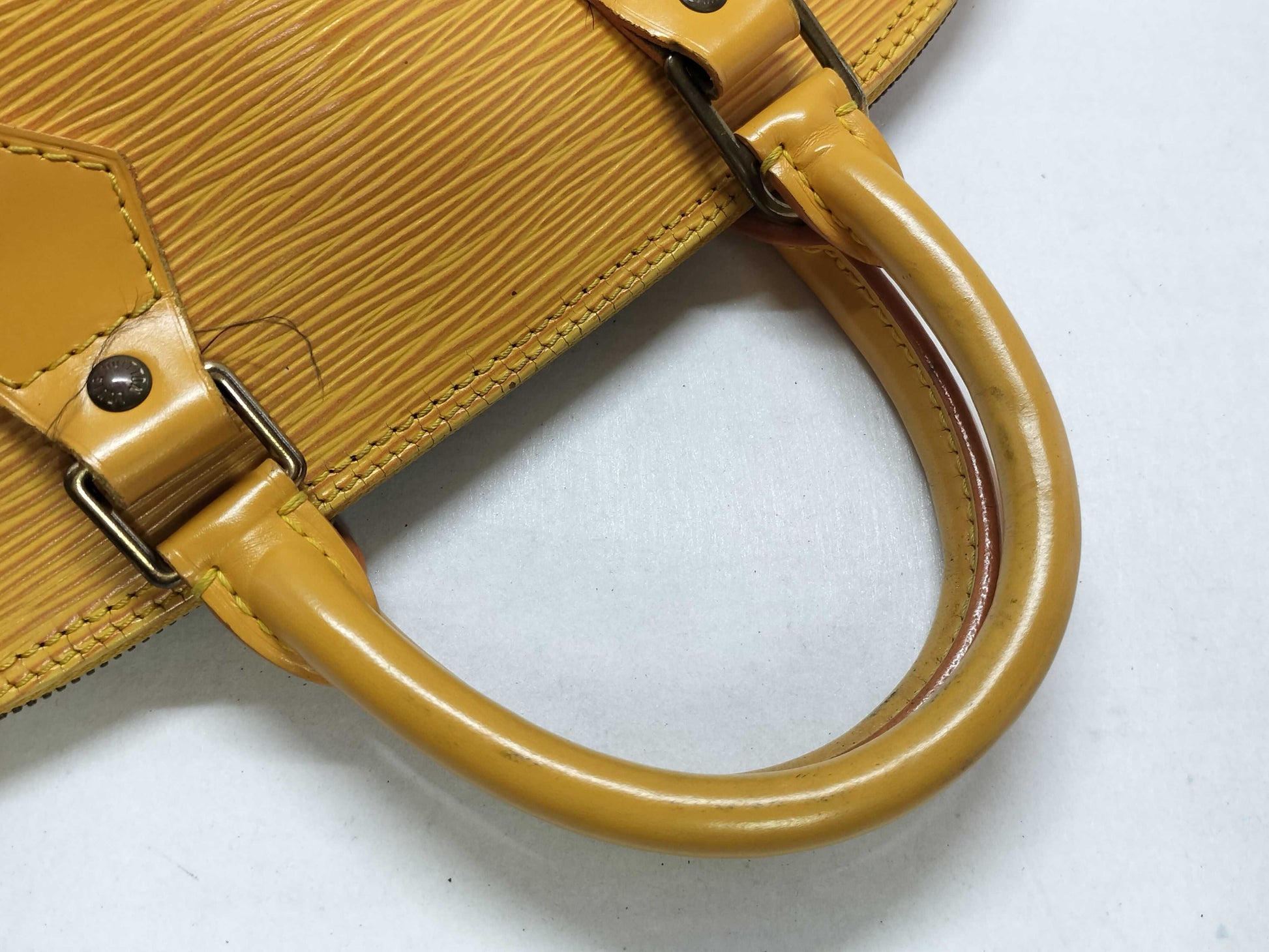 LOUIS VUITTON Epi Alma Handbag