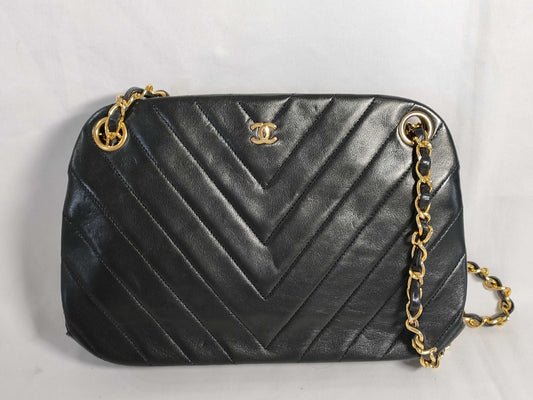 CHANEL shoulder bag
