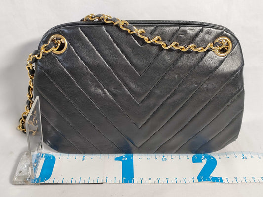 CHANEL shoulder bag