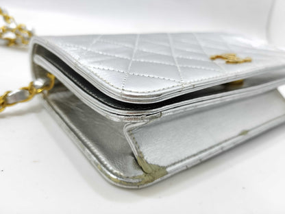 CHANEL shoulder bag