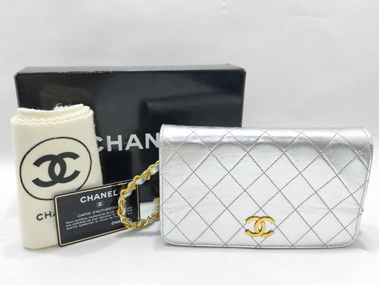 CHANEL shoulder bag