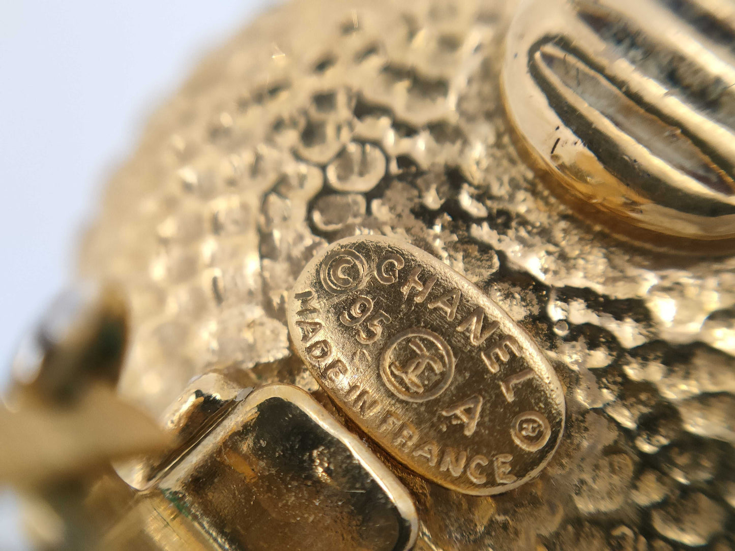 CHANEL 95A Pearl Earrings