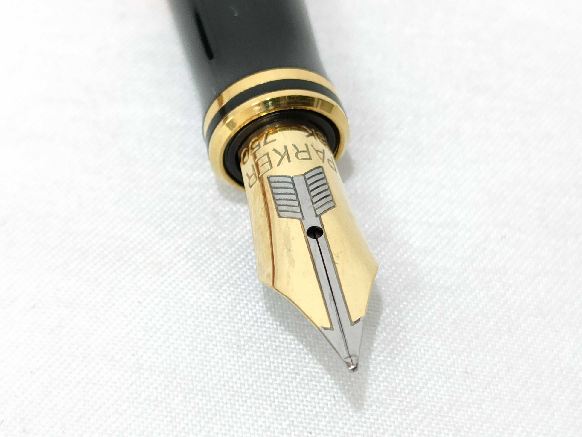 PARKER PARKER Duofold Fountain Pen, 18K Orange, Black, and Gold