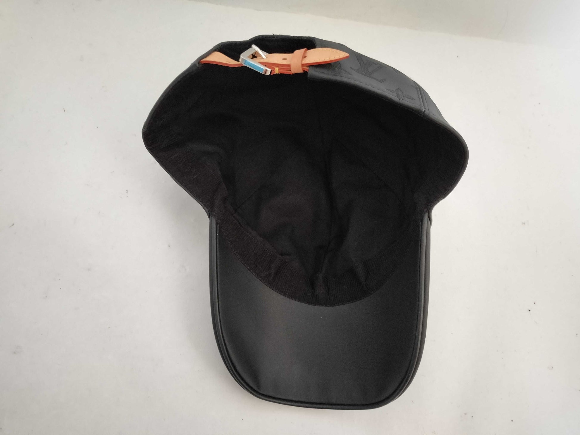 LOUIS VUITTON LOUIS VUITTON Caps and other accessories