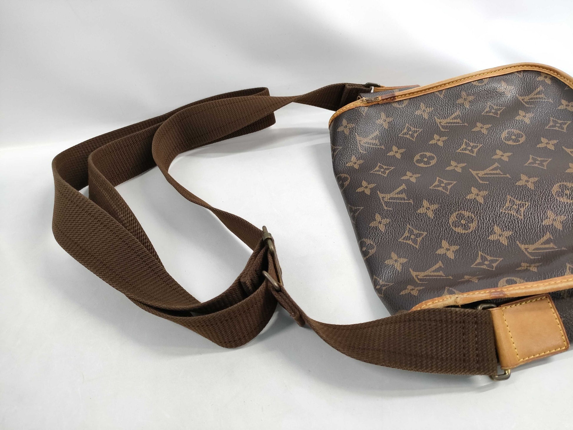 LOUIS VUITTON Monogram Messenger Bosphor Shoulder Bag