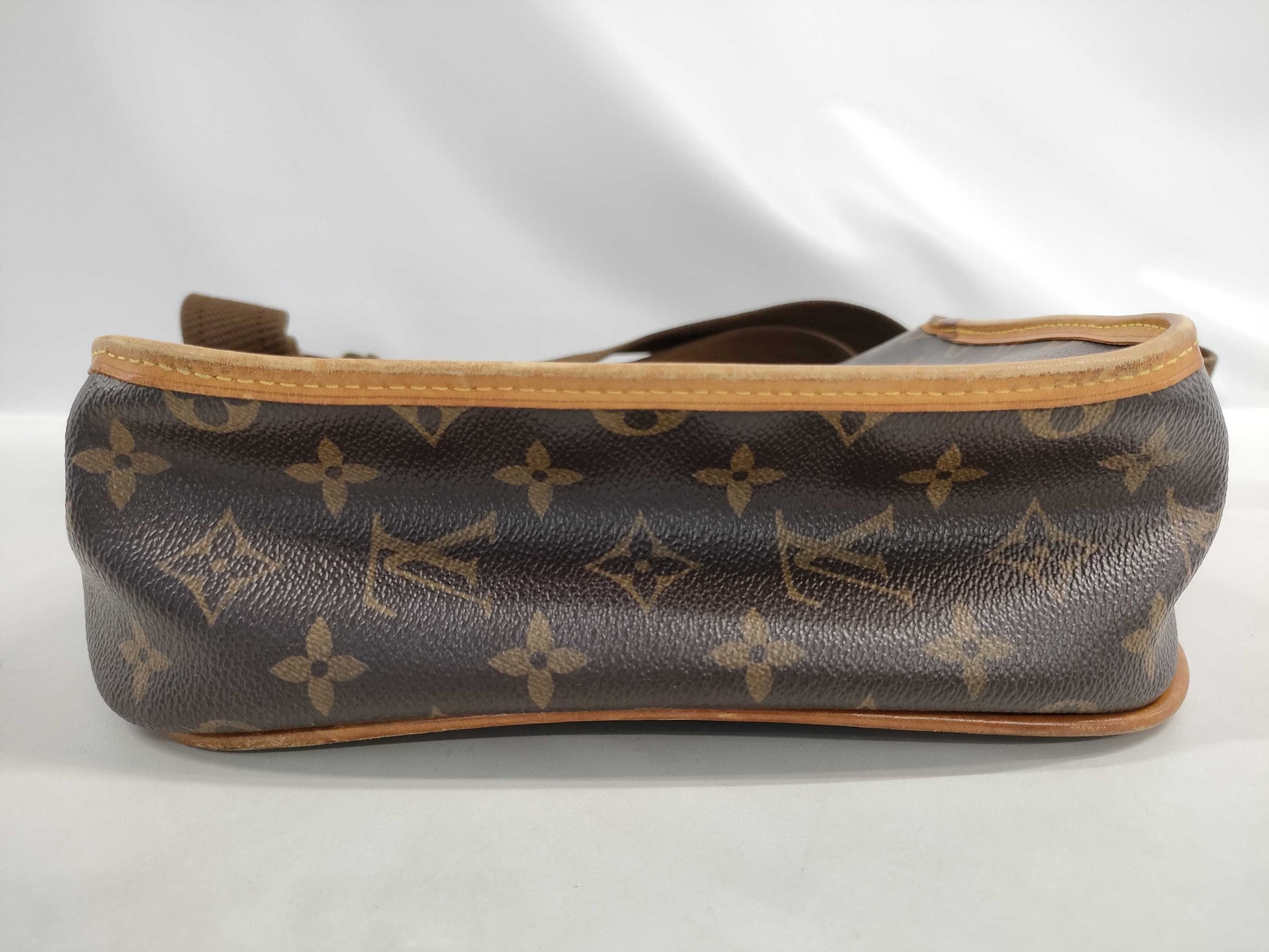 LOUIS VUITTON Monogram Messenger Bosphor Shoulder Bag