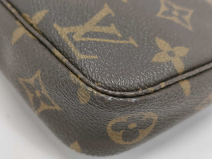 LOUIS VUITTON Pochette Accessoires Pouch