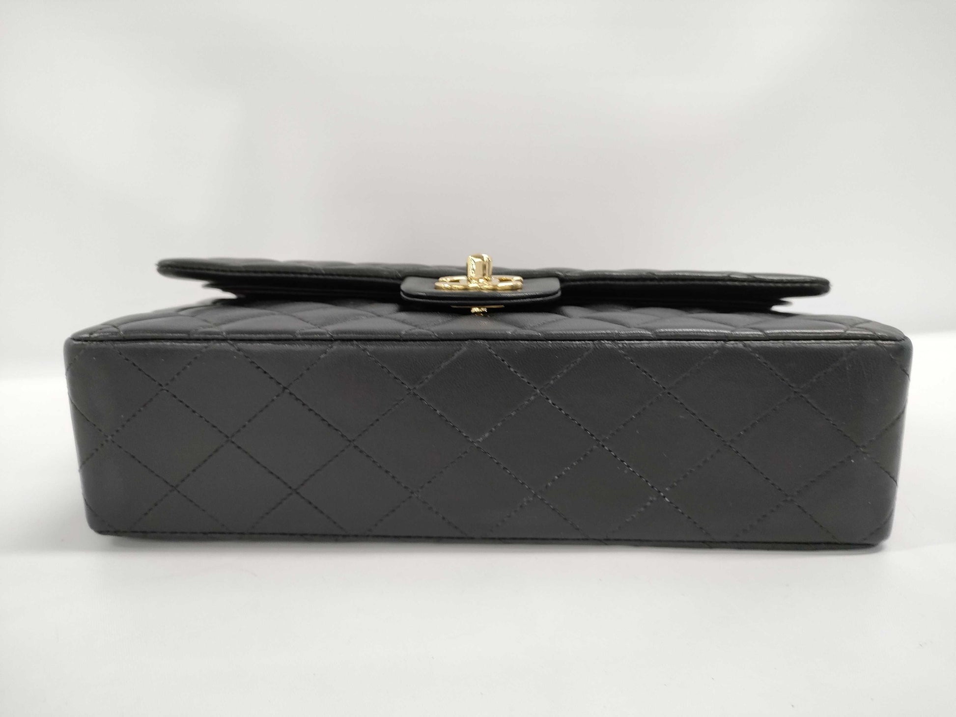 CHANEL Matelasse 25 Chain Shoulder Bag
