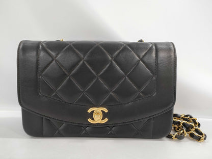 CHANEL Diana 22 Chain Shoulder Bag