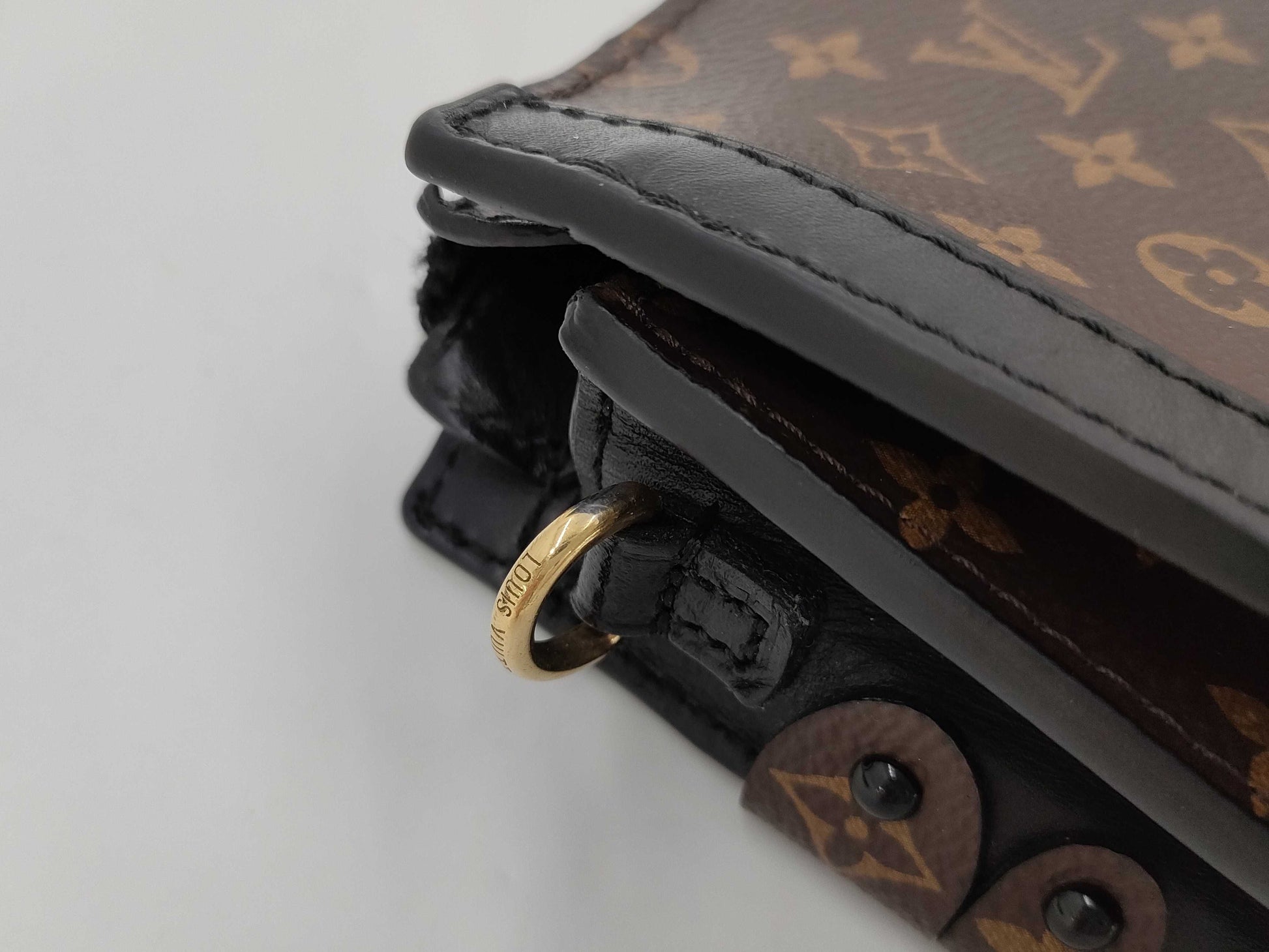 LOUIS VUITTON LOUIS VUITTON Trunk Clutch Shoulder Bag M43596 Monogram Reverse Black Shoulder Bag