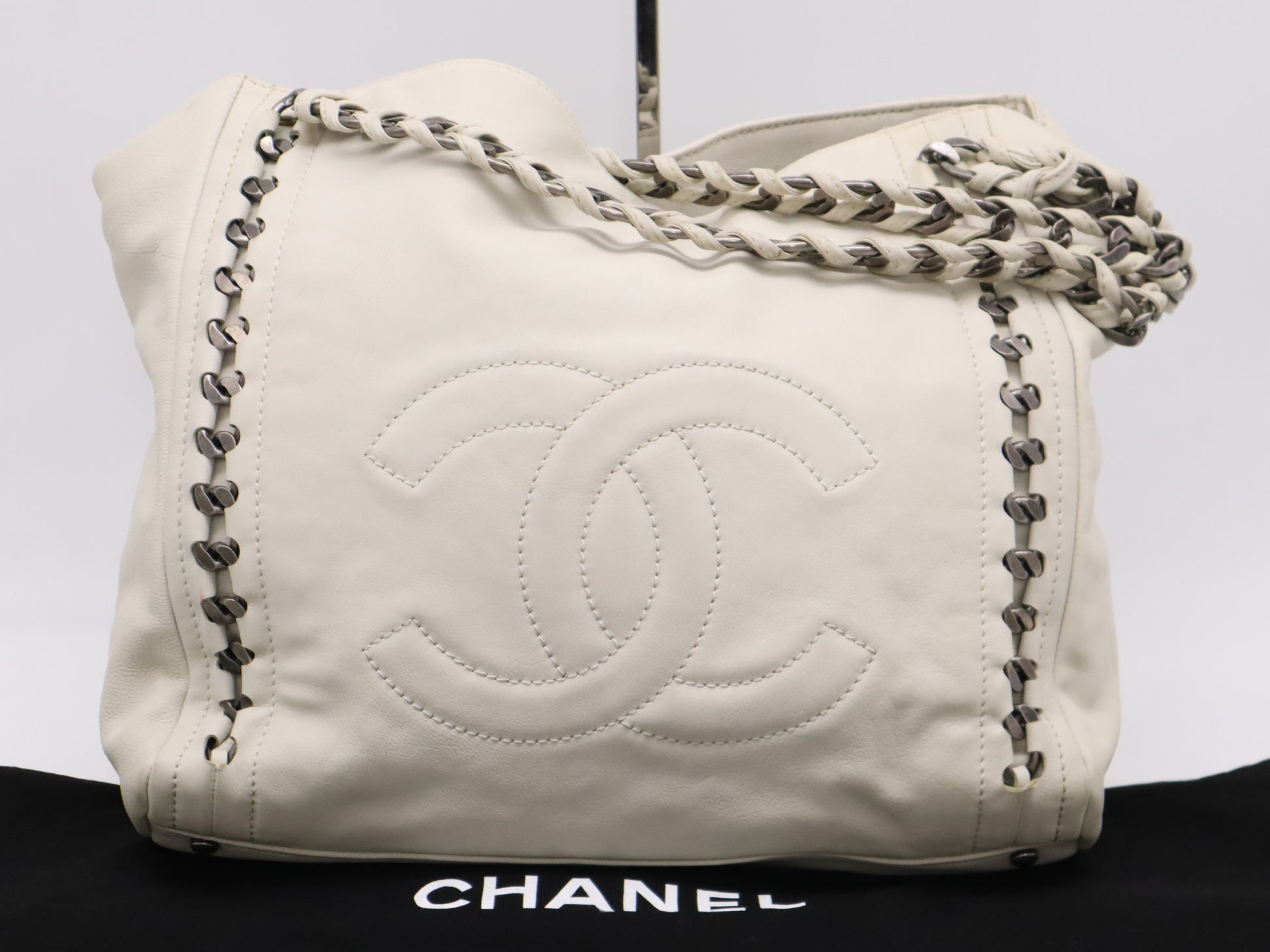 CHANEL Luxury Leather Chain Tote Bag White Seal 10981389 Tote Bag