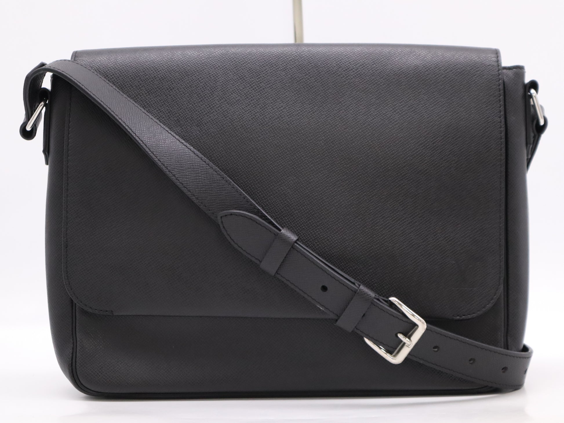 LOUIS VUITTON M32624 Taiga Roman MM Boreal PL1119 Shoulder Bag
