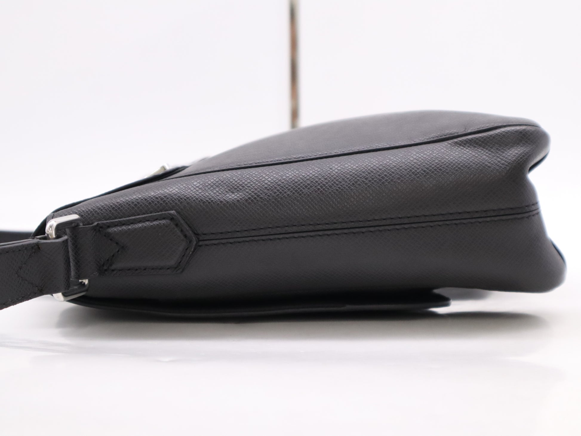 LOUIS VUITTON M32624 Taiga Roman MM Boreal PL1119 Shoulder Bag