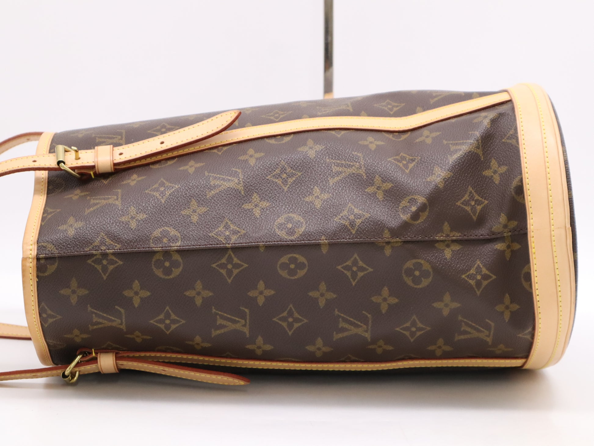 LOUIS VUITTON M42236 Monogram Bucket GM Tote Bag with Pouch