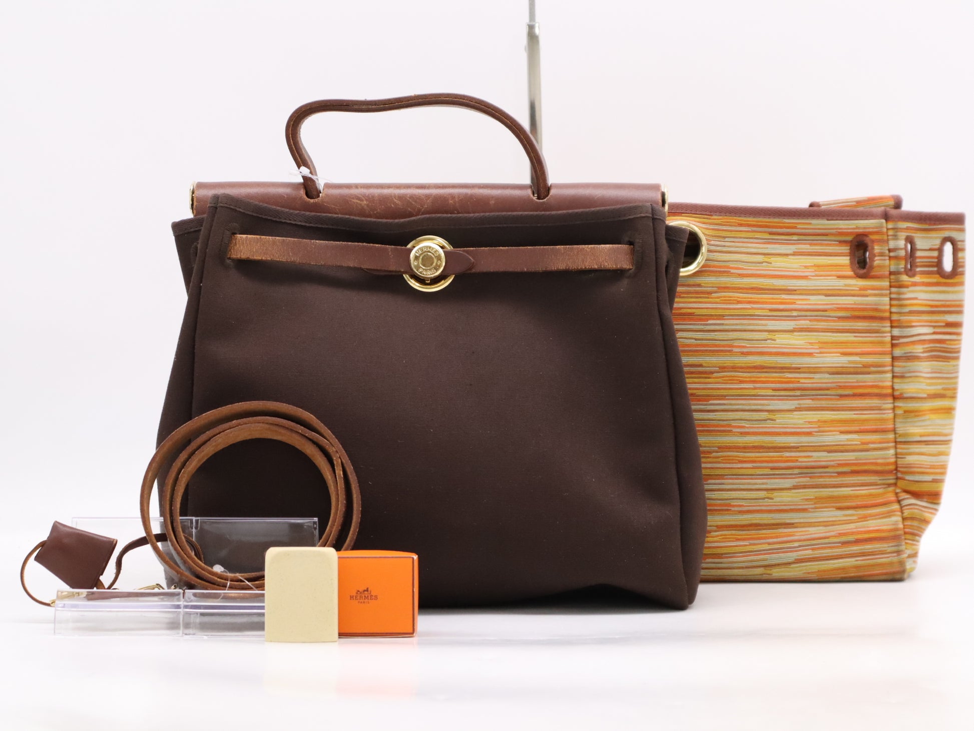HERMES Leather Air Bag PM □F Stamp 2002 Comes with 2 Keys, Strap, Cloche, Spare Bag, Stopper, and Cleaning Eraser. Shoulder Bag