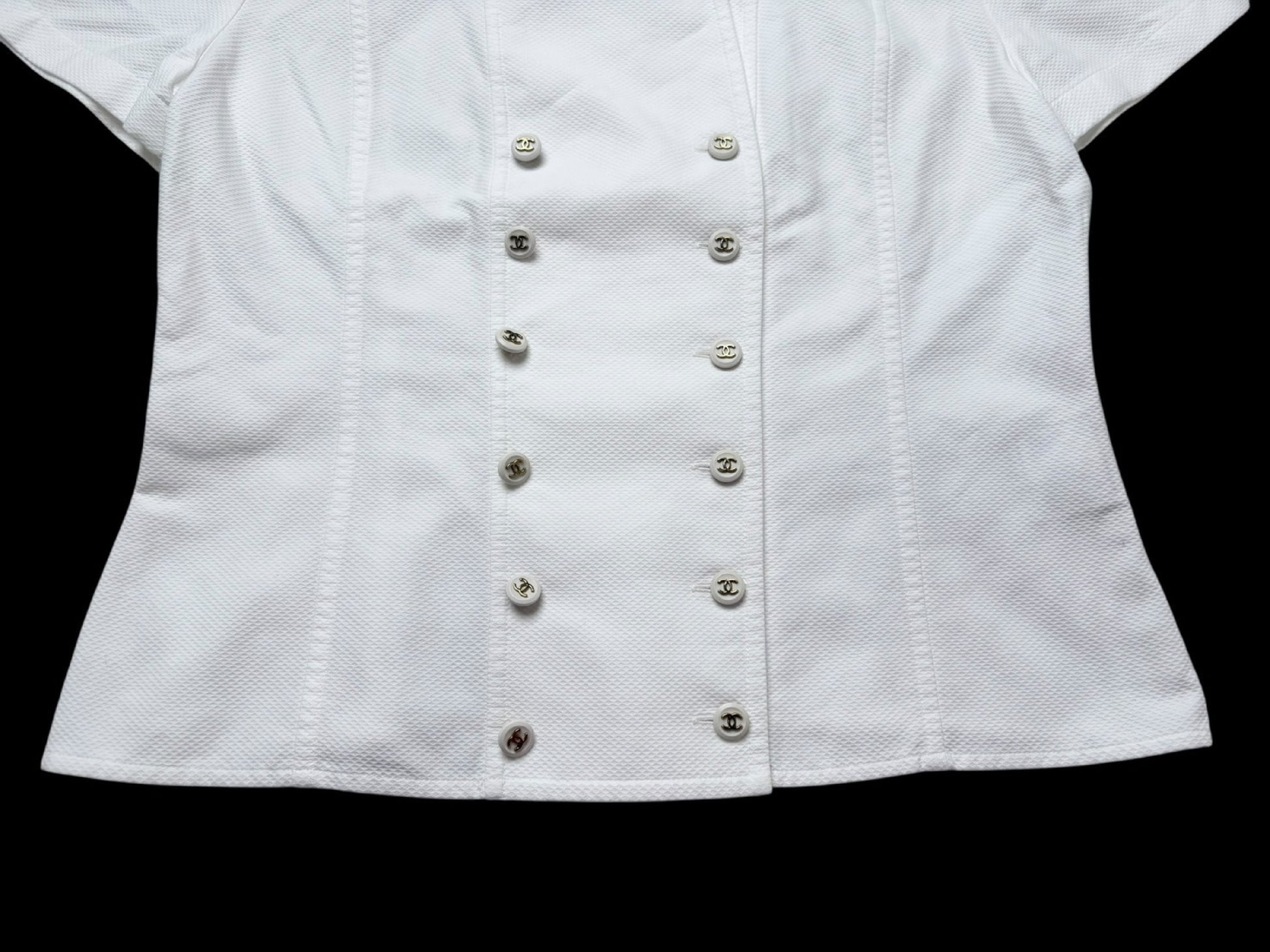 CHANEL 1995 Cropped Jacket White Top with Coco Button
