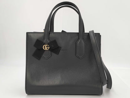 GUCCI GG Marmont Leather Handbag in Black