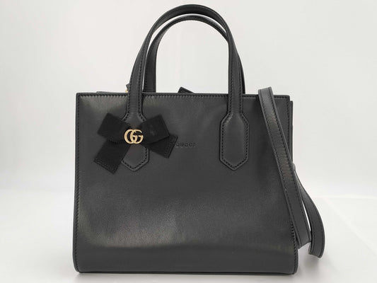 GUCCI GG Marmont Leather Handbag in Black