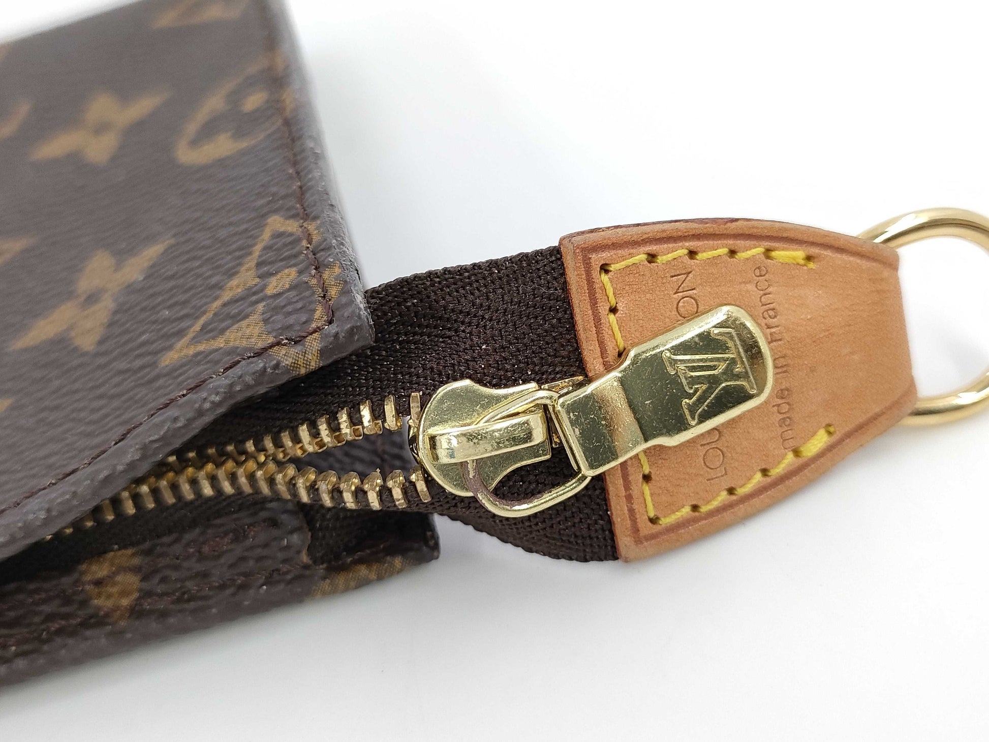 LOUIS VUITTON Monogram Bucket Pouch