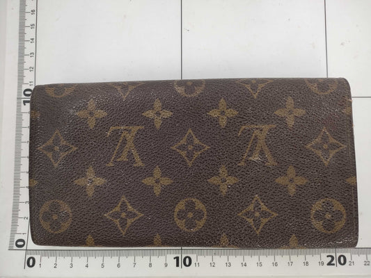 LOUIS VUITTON Monogram Long Wallet with Pull