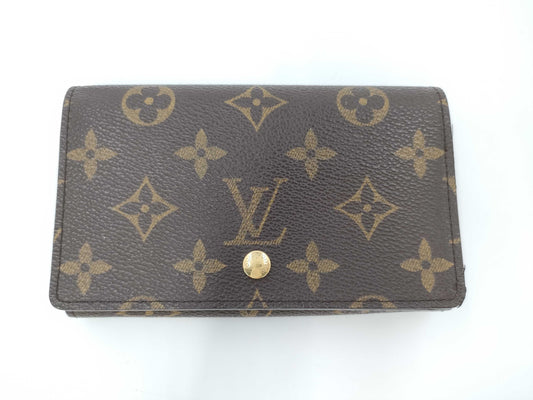 LOUIS VUITTON Monogram Bifold Wallet