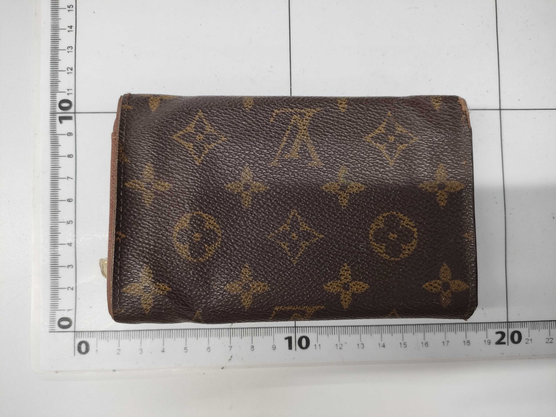 LOUIS VUITTON Monogram Bifold Wallet