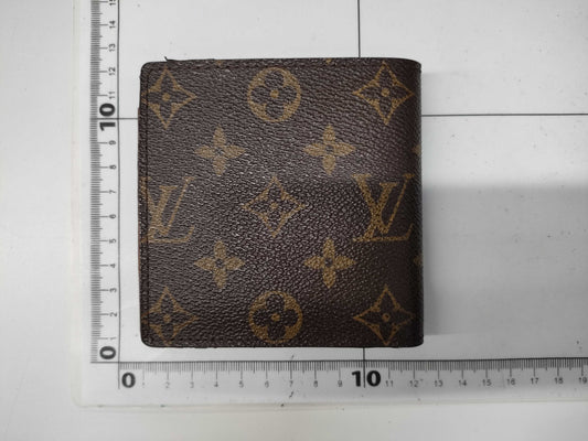 LOUIS VUITTON Monogram Bifold Wallet