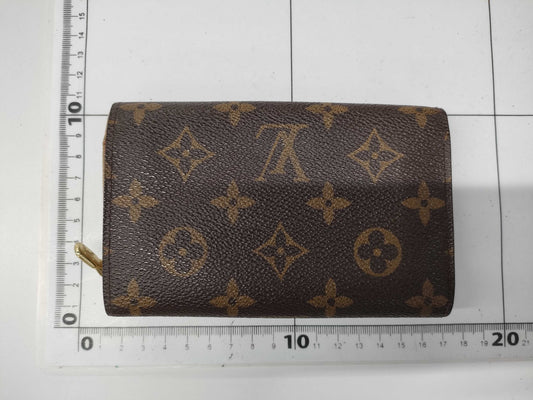 LOUIS VUITTON Monogram Bifold Wallet