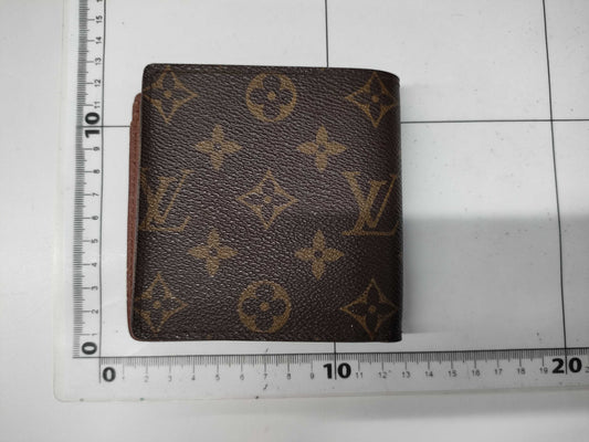 LOUIS VUITTON Monogram Bifold Wallet