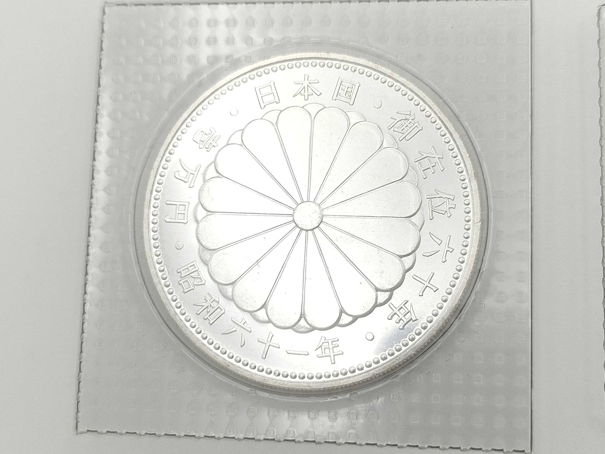 100,000 Yen Gold Coin, K24, 20.0g / 10,000 Yen and 500 Yen Coins, Other Small Items 