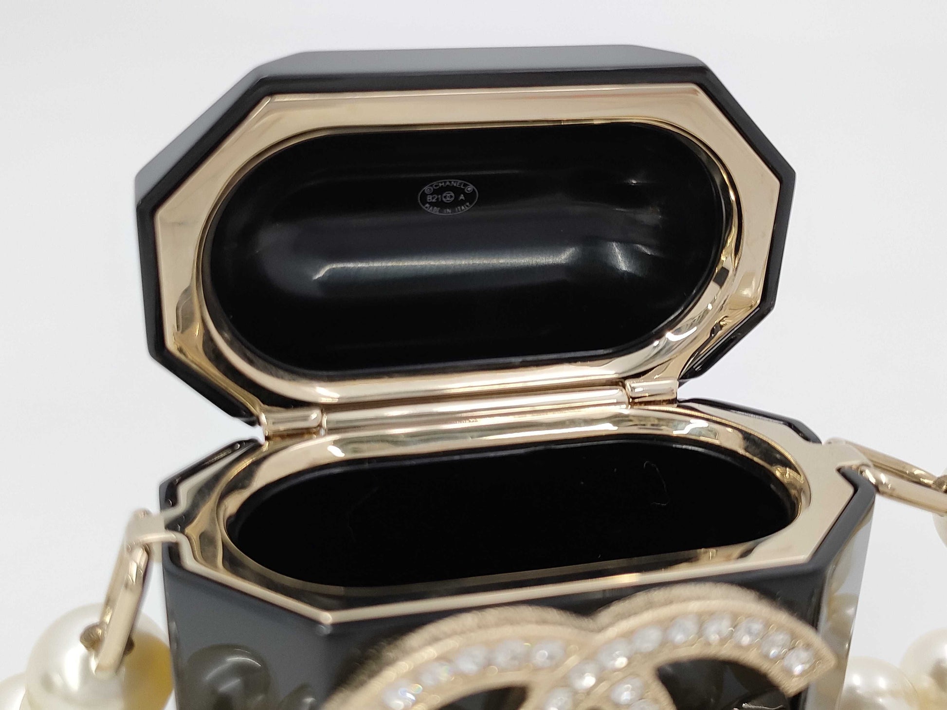 LOUIS VUITTON CHANEL Coco Mark Cotton Pearl Chain Belt Airpods Case Other Accessories