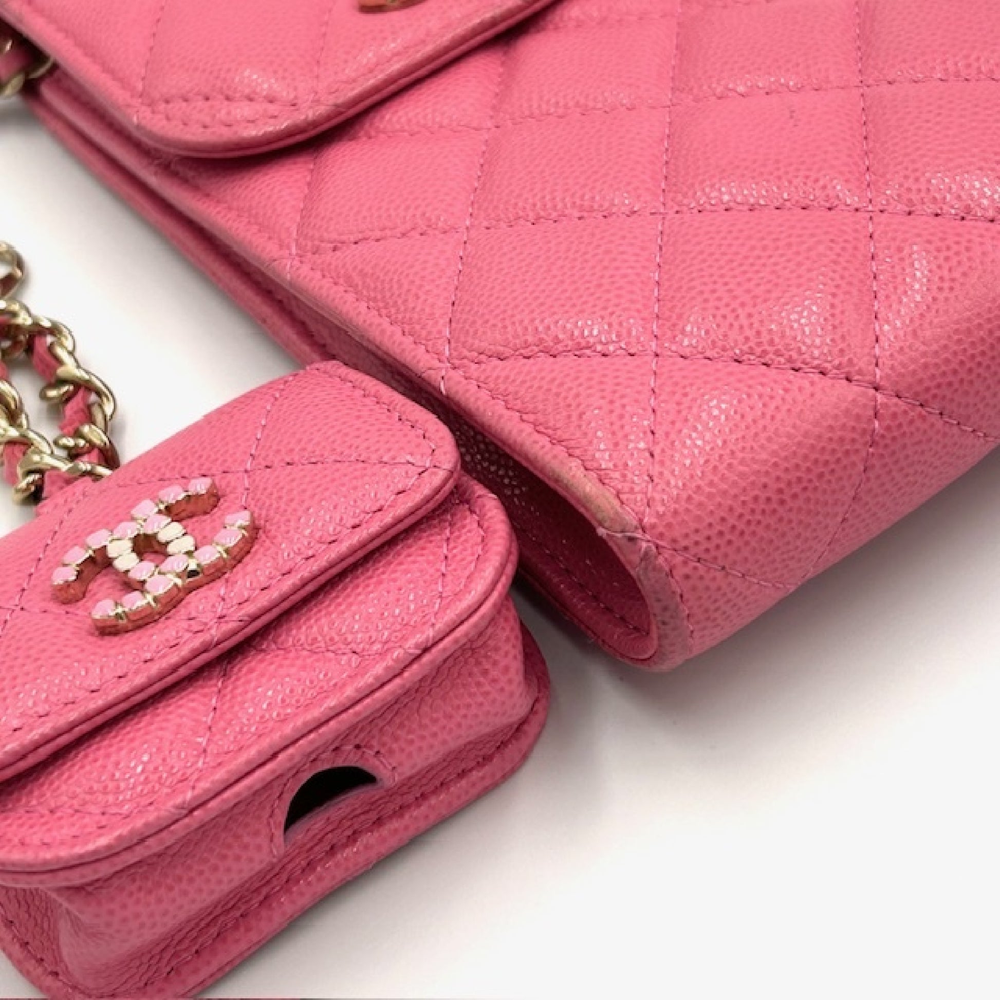 CHANEL Caviar Skin Smartphone Shoulder Bag AP2033