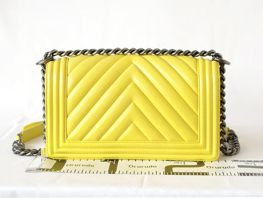 CHANEL Seal 22 Series Boy Chanel V-Stitch Lambskin Chain Shoulder Bag Yellow