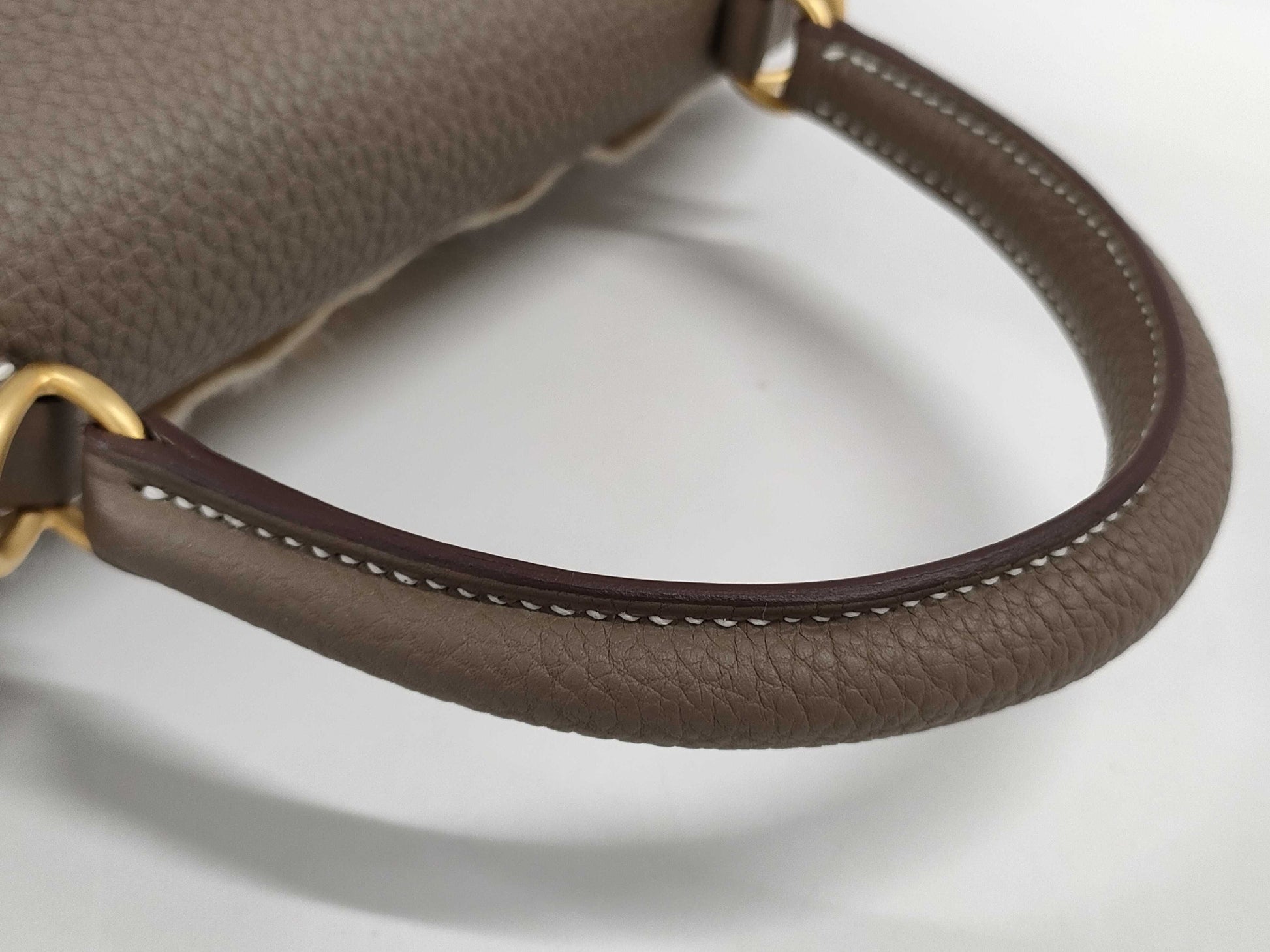 HERMES Kelly 25 Etoupe Togo Matte Gold Hardware W Stamp Handbag